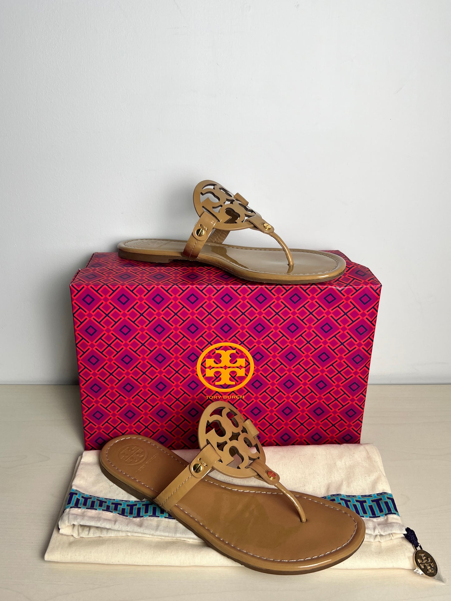 Sandals Designer By Tory Burch In Tan, Size: 9.5