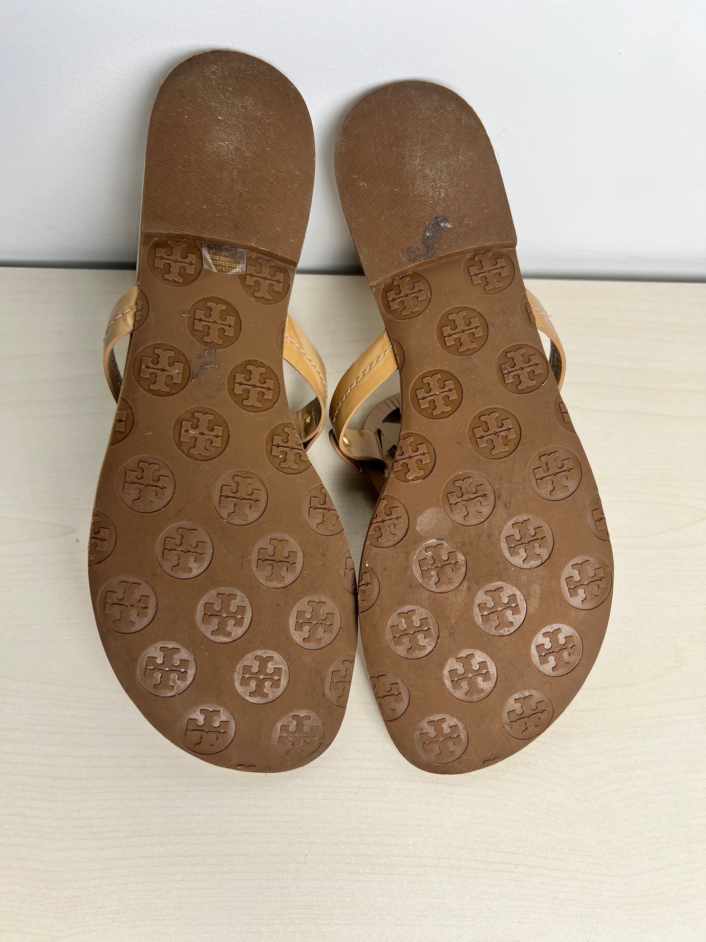 Sandals Designer By Tory Burch In Tan, Size: 9.5