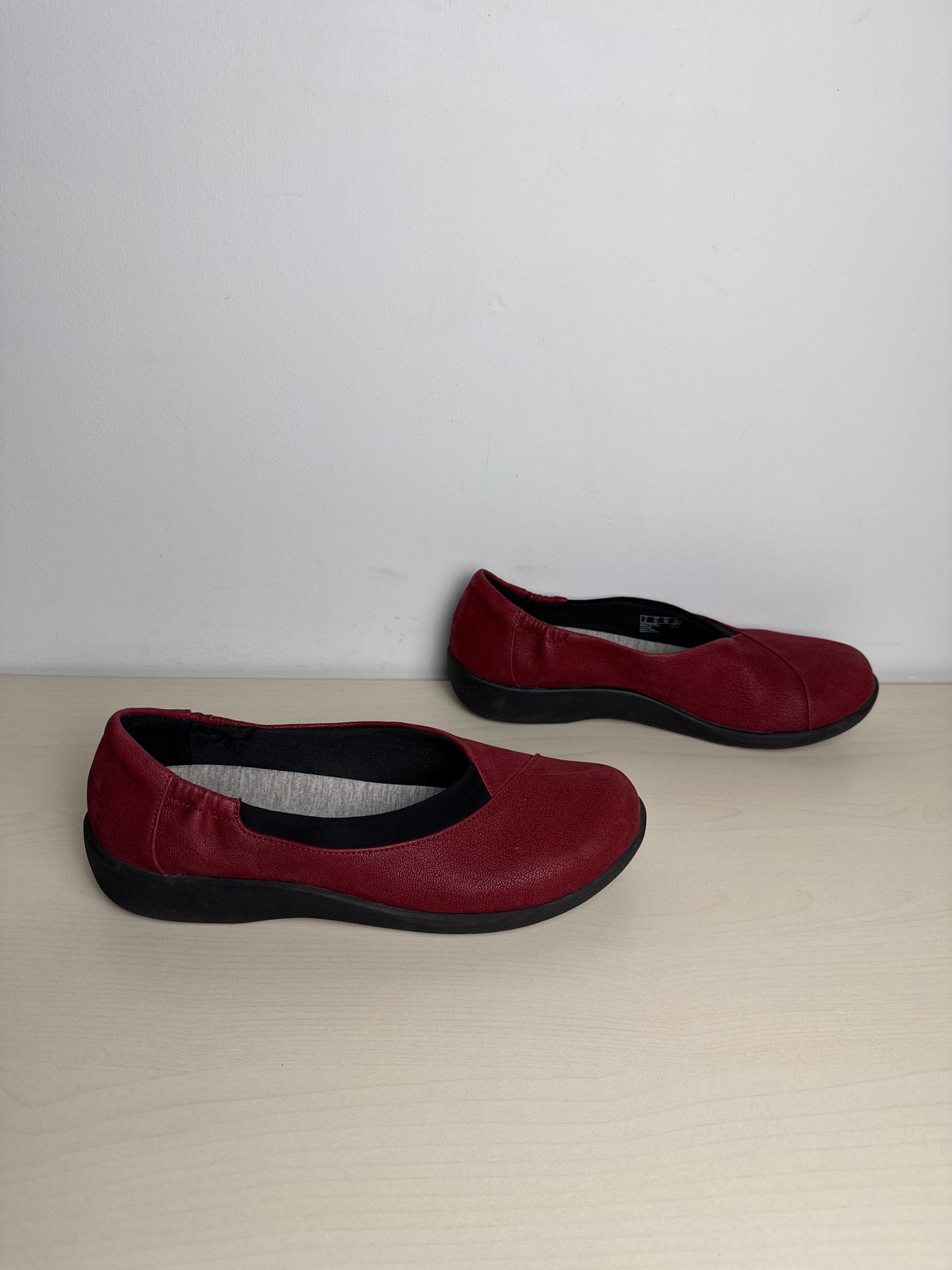 Shoes Flats By Clarks In Red, Size: 8.5