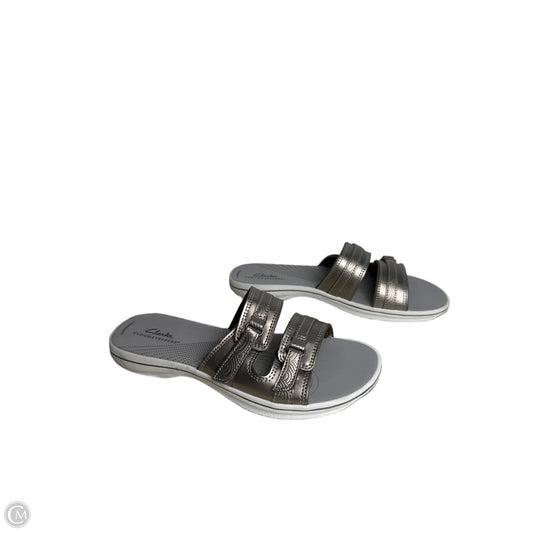 Sandals Flats By Clarks In Grey, Size: 9