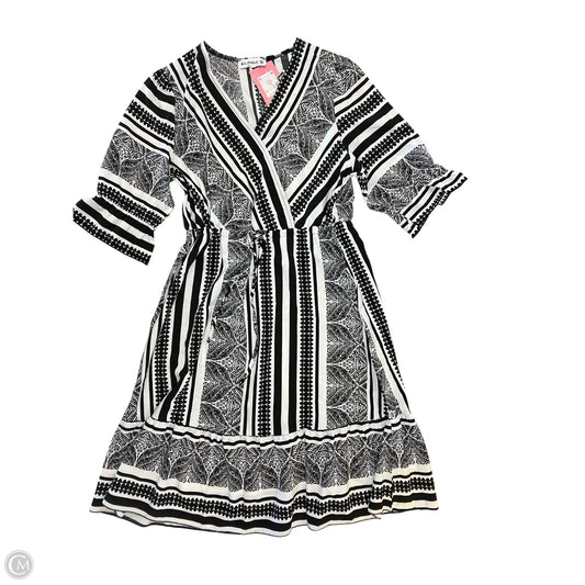Dress Casual Short By Clothes Mentor In Black & White, Size: S