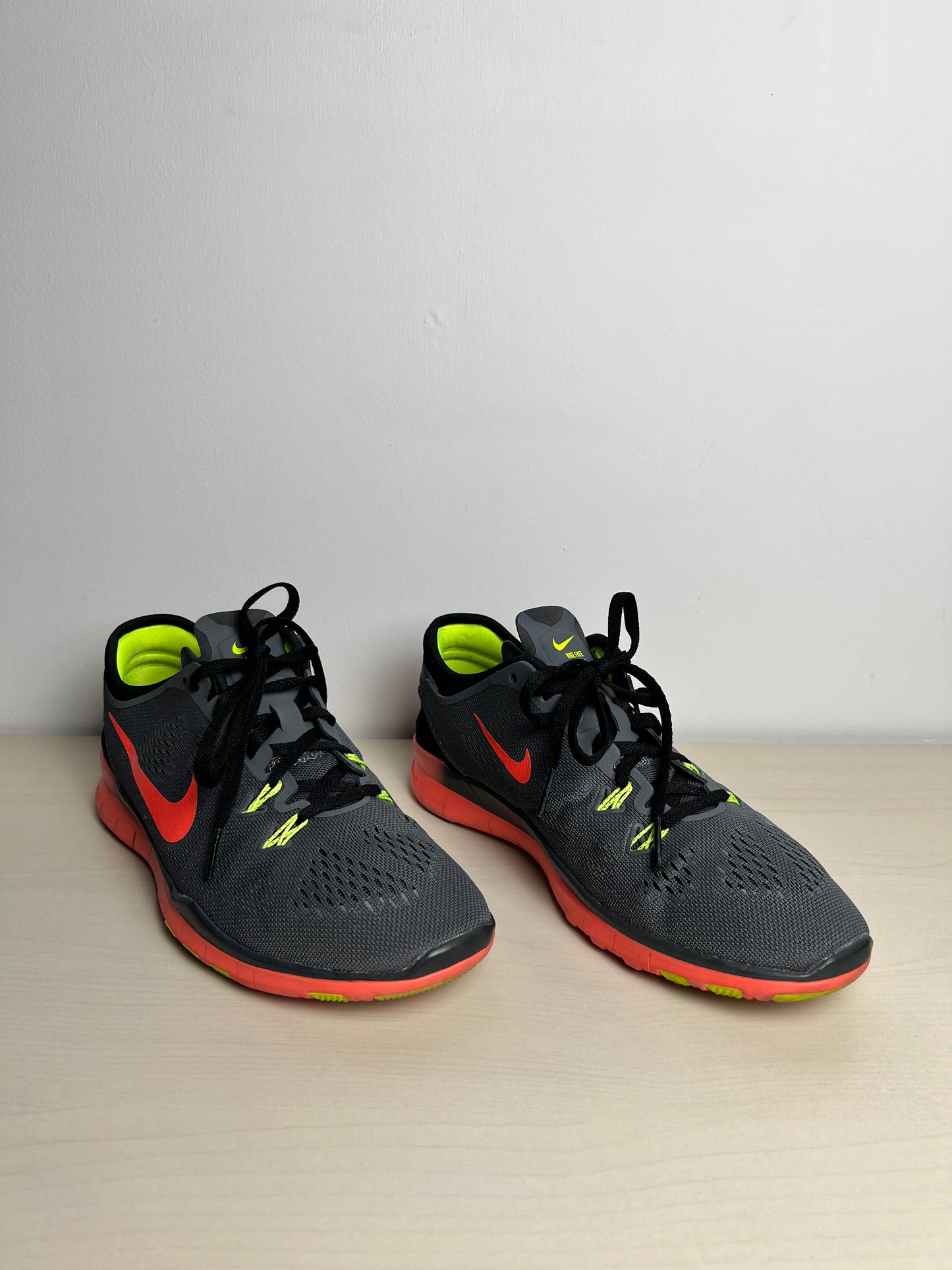 Shoes Athletic By Nike In Grey, Size: 6.5