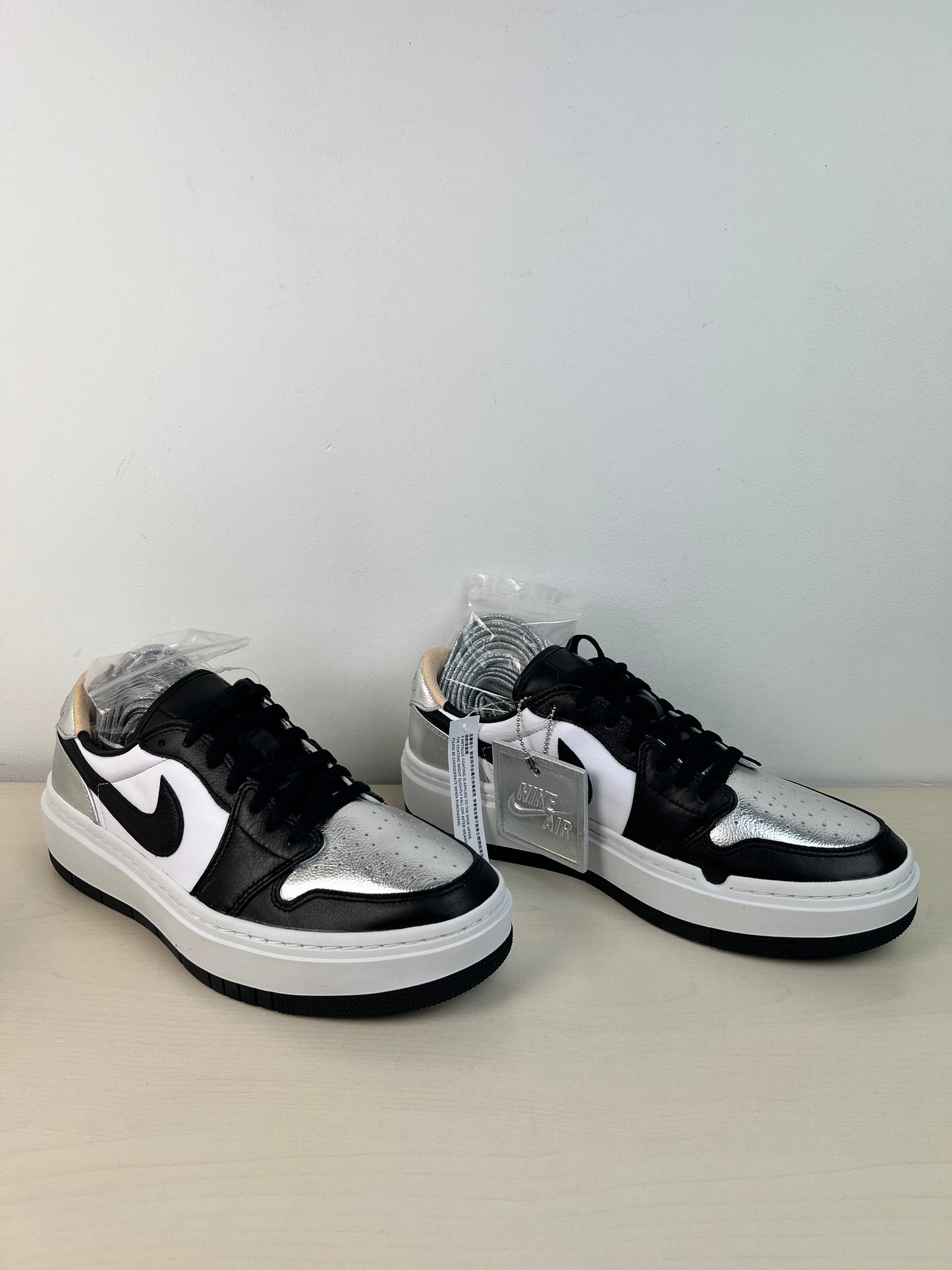 Shoes Sneakers By Nike In Black & Silver, Size: 10.5