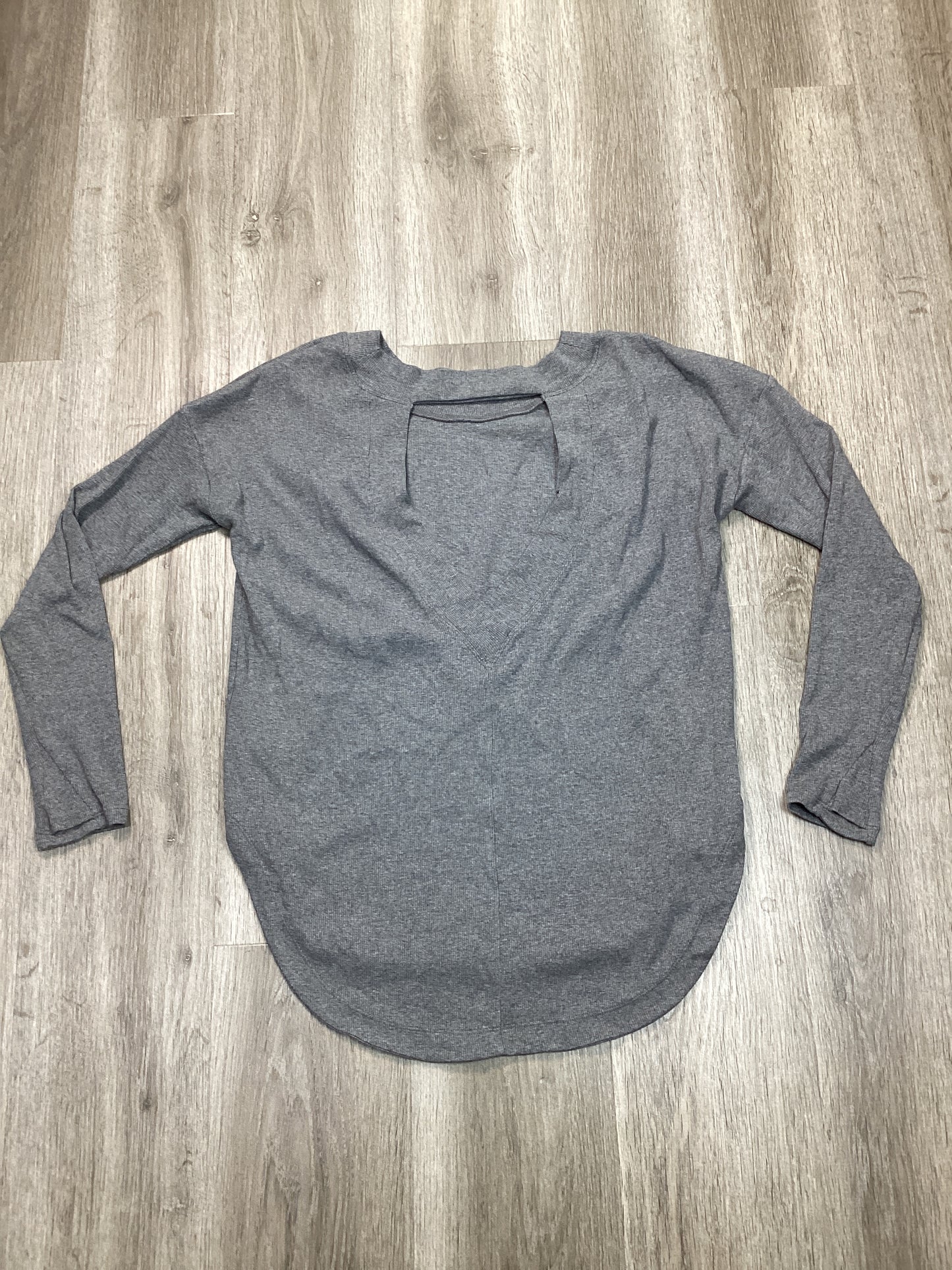 Athletic Top Long Sleeve Crewneck By Athleta In Grey, Size: M