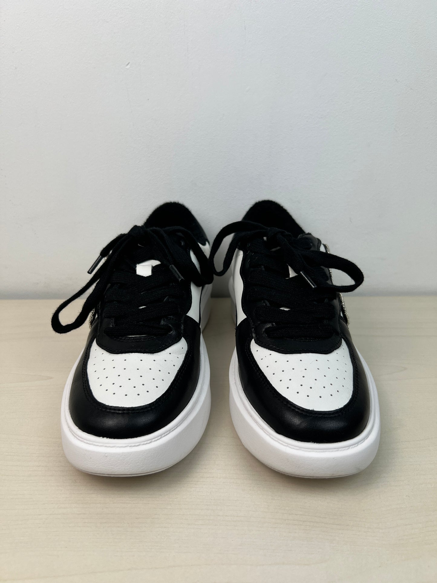 Shoes Sneakers By Giani Bernini In Black & White, Size: 6.5