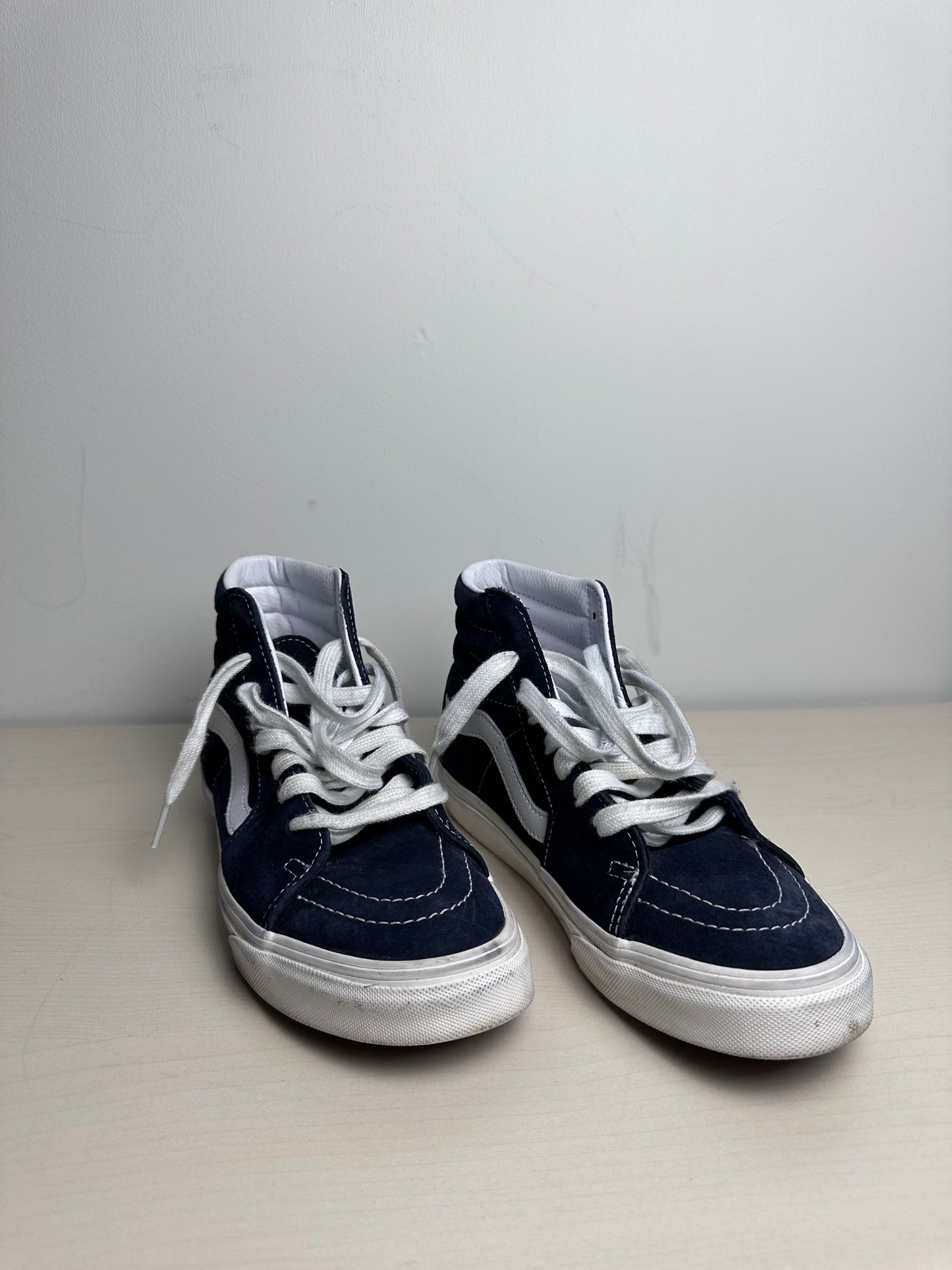 Shoes Sneakers By Vans In Navy, Size: 7