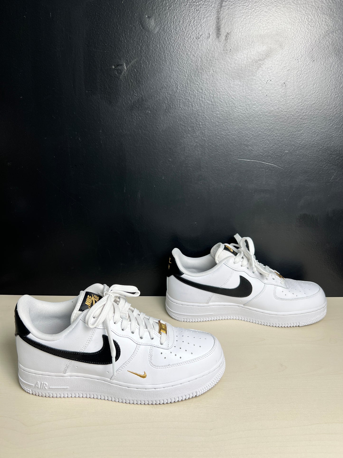 Shoes Sneakers By Nike In Black & White, Size: 9.5