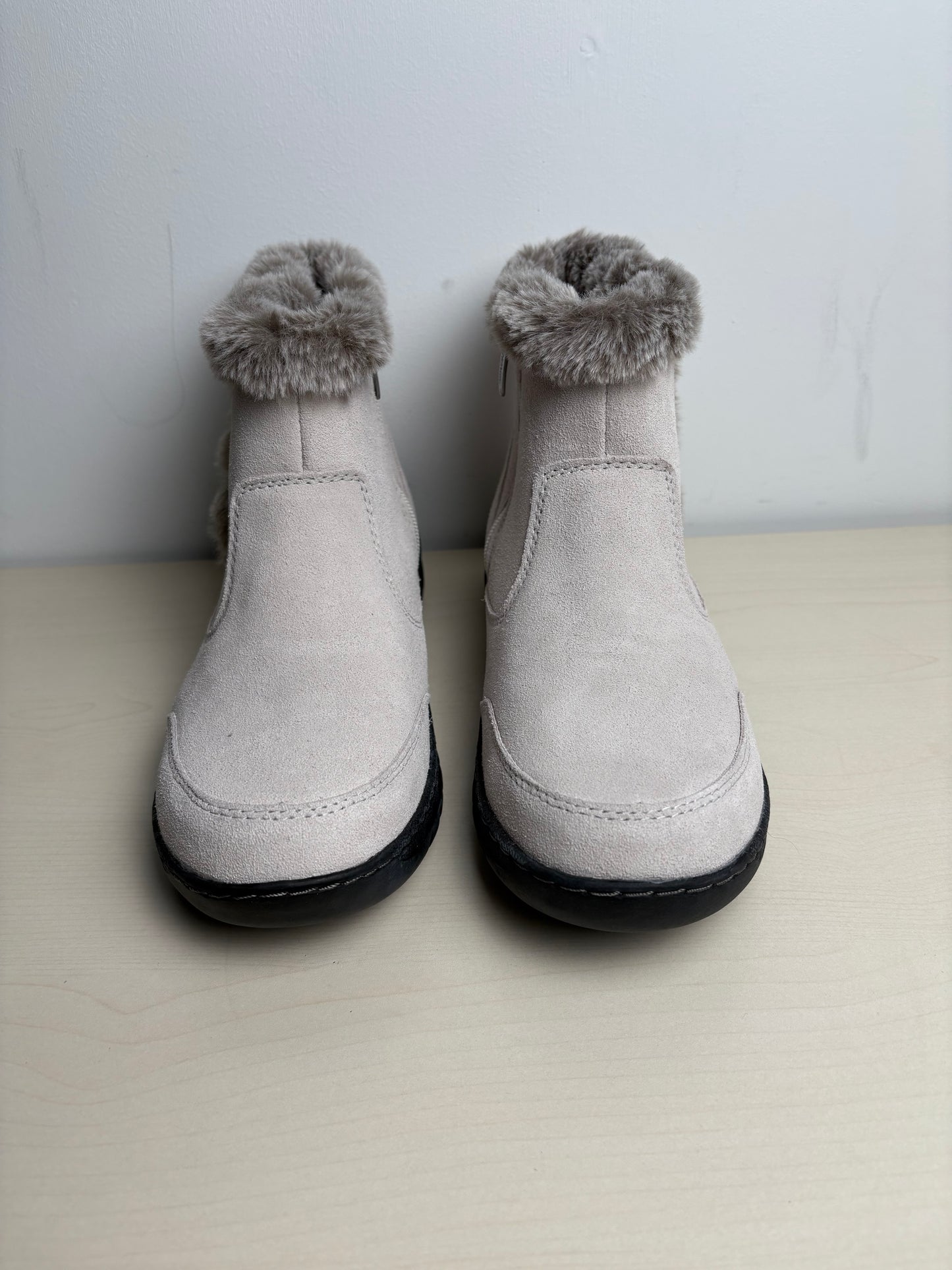 Boots Snow By Khombu In Taupe, Size: 10