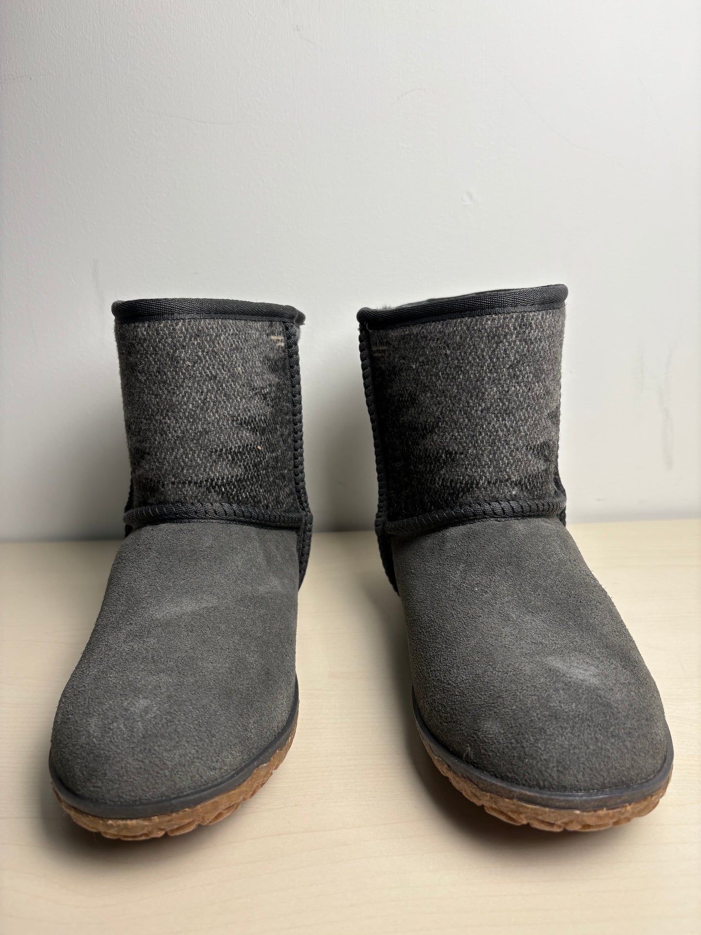 Boots Snow By Minnetonka In Grey, Size: 9