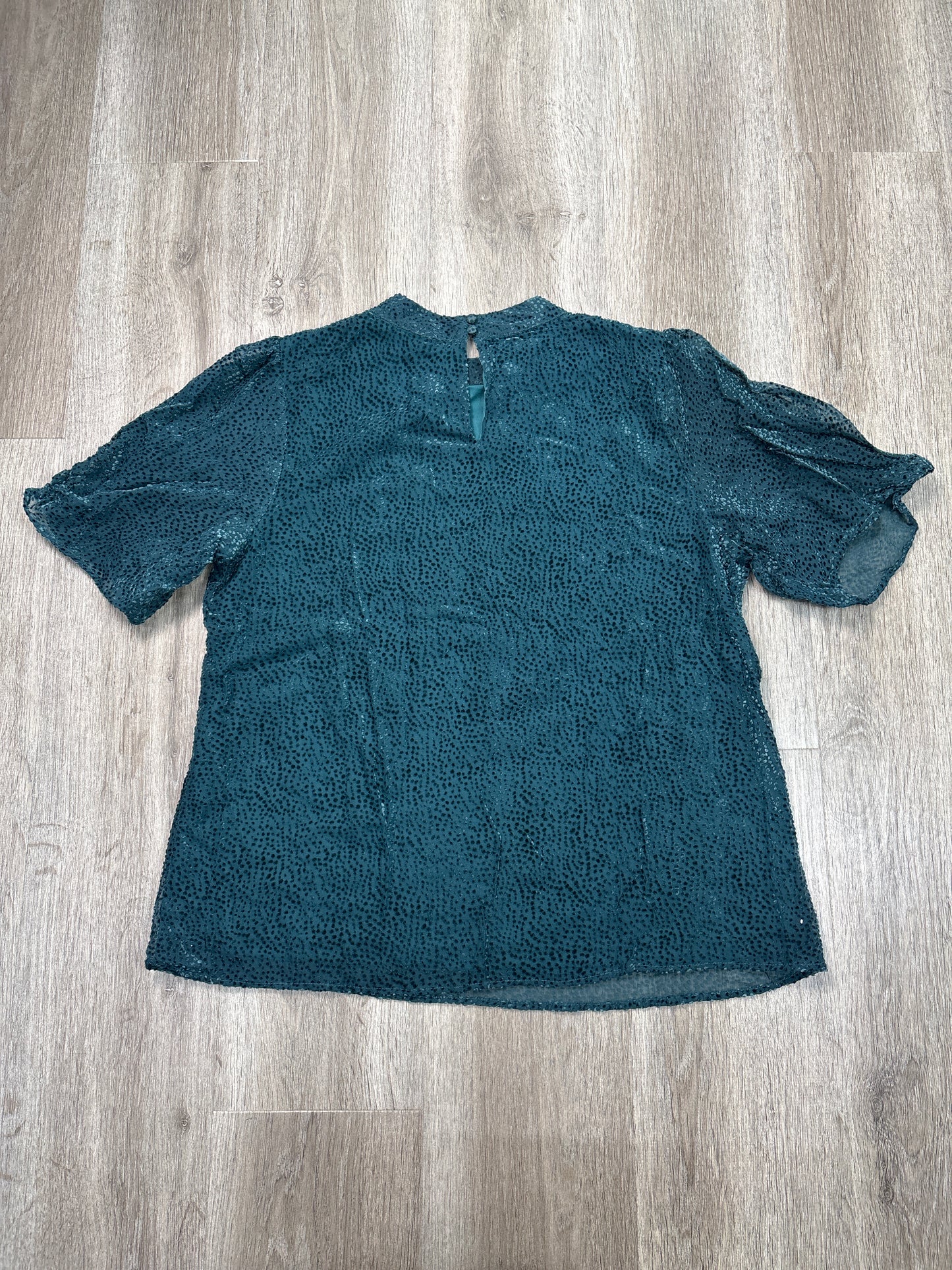 Top Short Sleeve By Maurices In Teal, Size: L