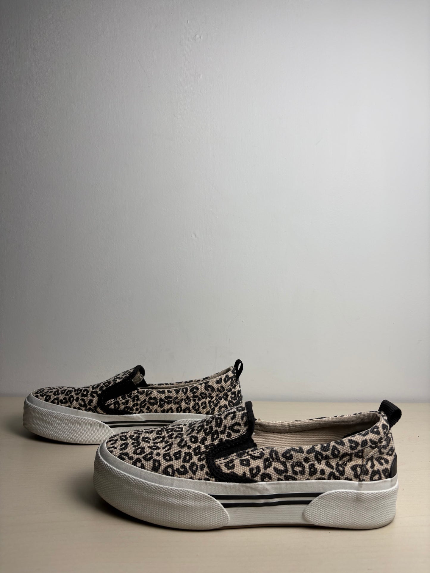 Shoes Flats By Sperry In Animal Print, Size: 6.5