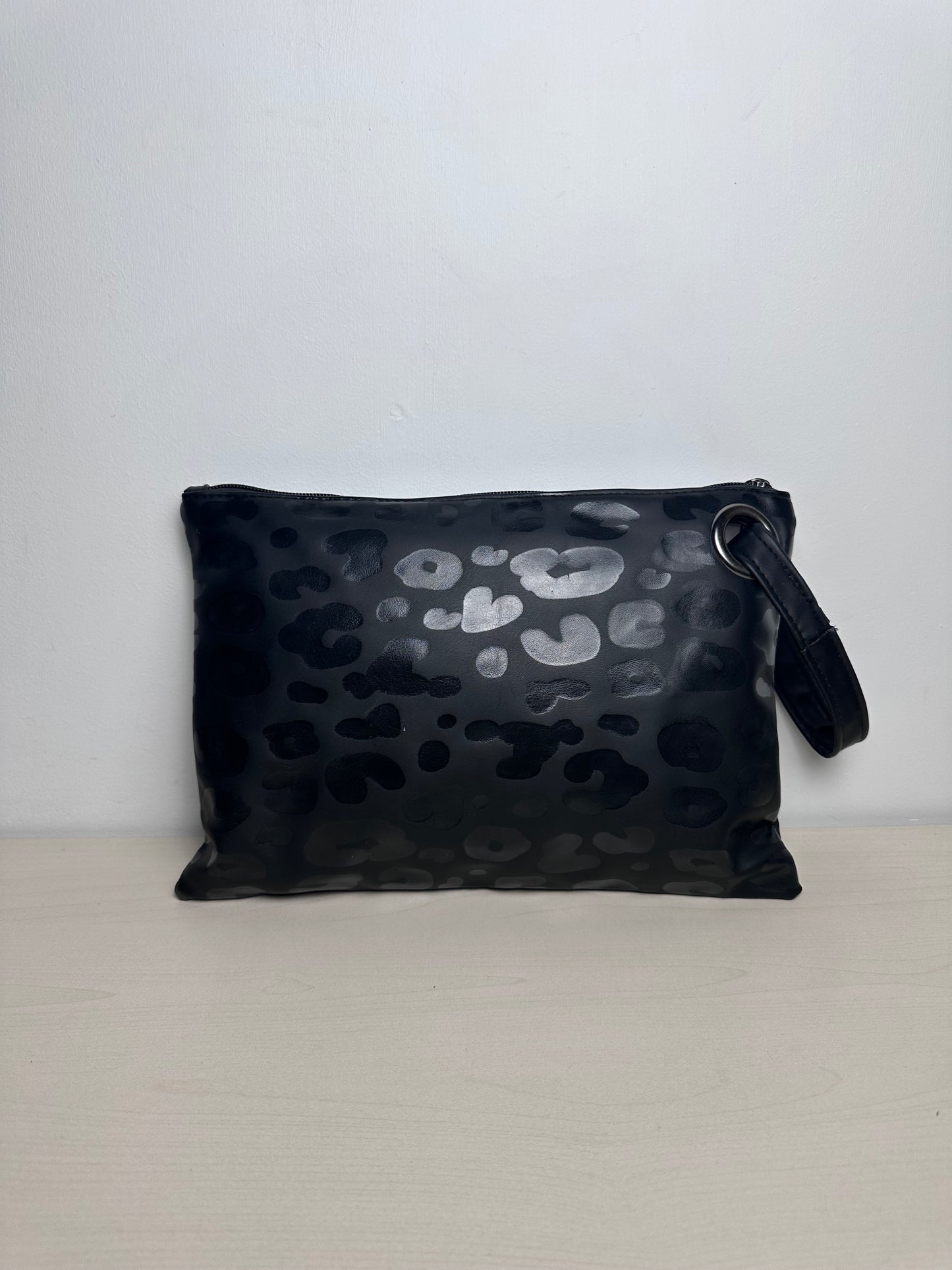 Clutch By Amazon, Size: Medium