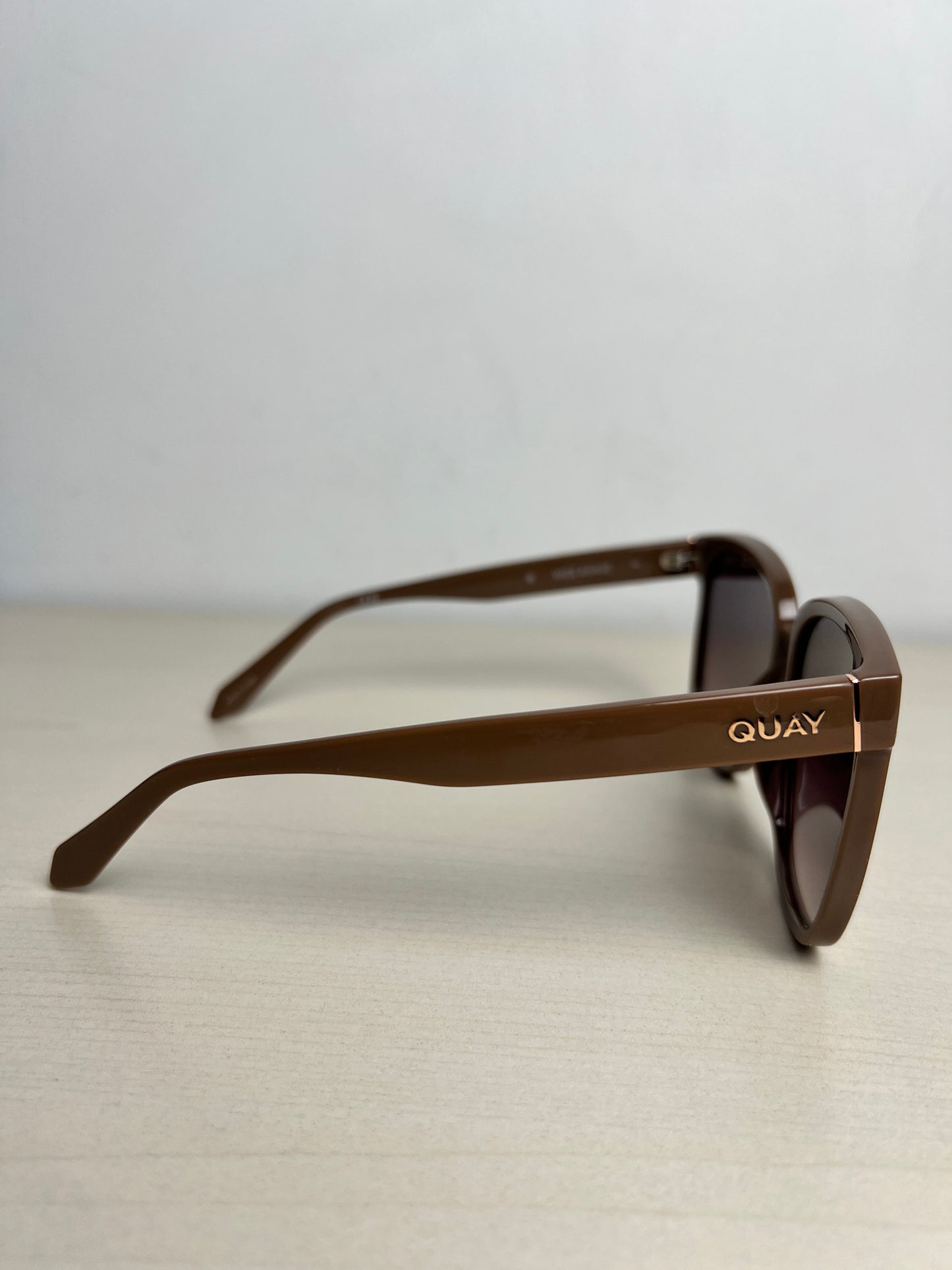 Sunglasses By QUAY, Size: Large