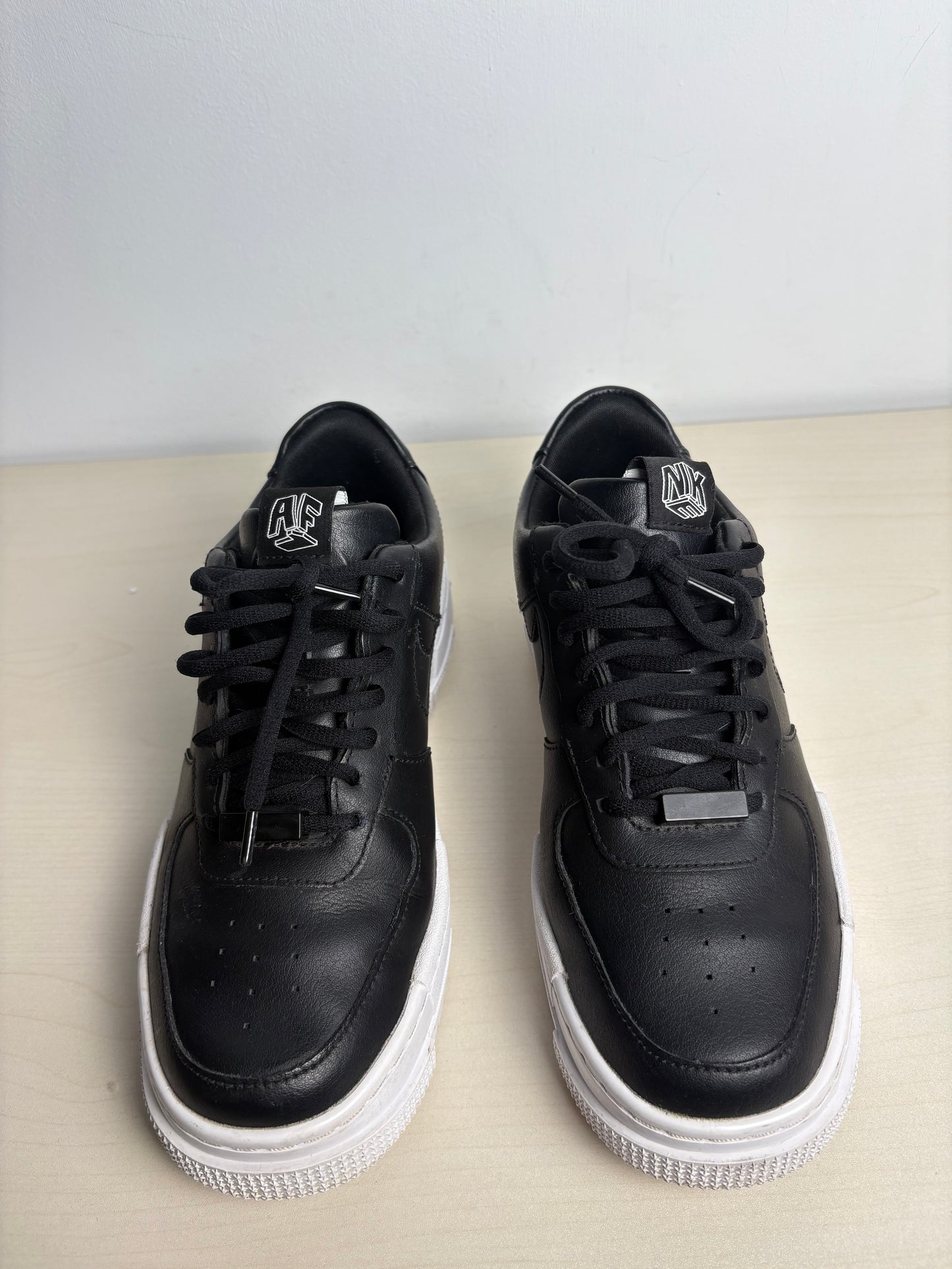 Shoes Sneakers By Nike In Black, Size: 6.5