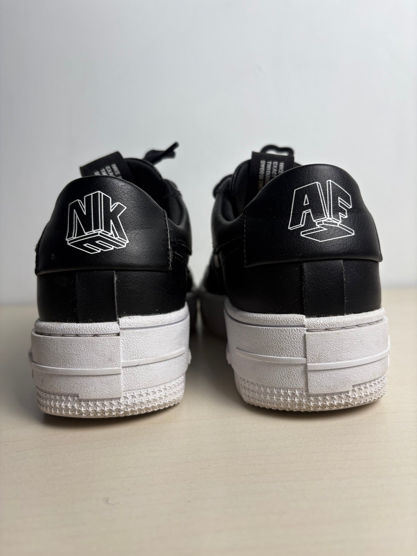 Shoes Sneakers By Nike In Black, Size: 6.5