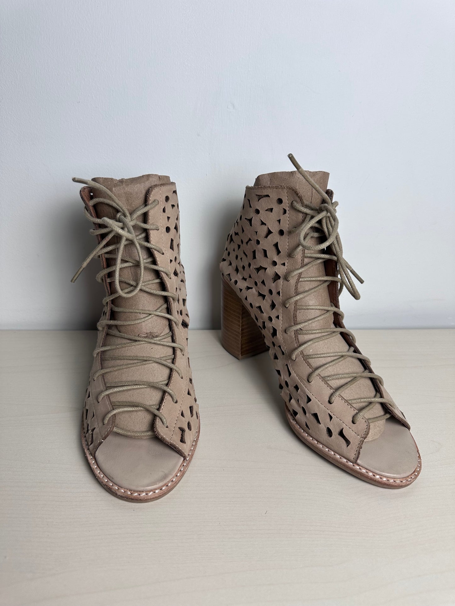 Shoes Heels Block By Jeffery Campbell In Beige, Size: 9.5