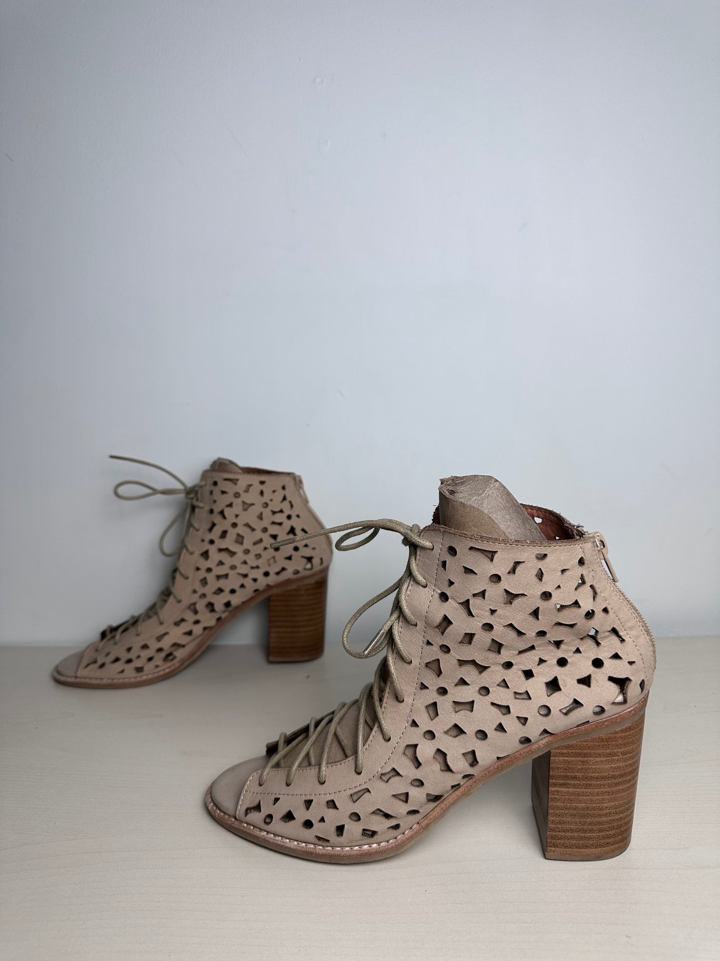 Shoes Heels Block By Jeffery Campbell In Beige, Size: 9.5