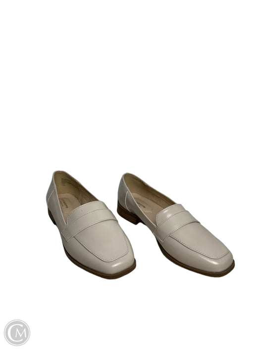 Shoes Flats By Liz Claiborne In Tan, Size: 8