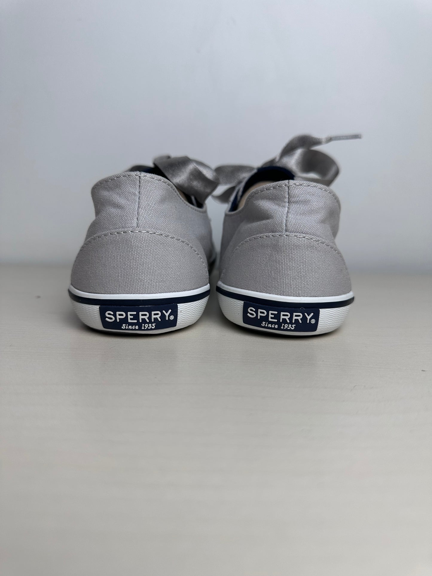 Shoes Sneakers By Sperry In Grey, Size: 8