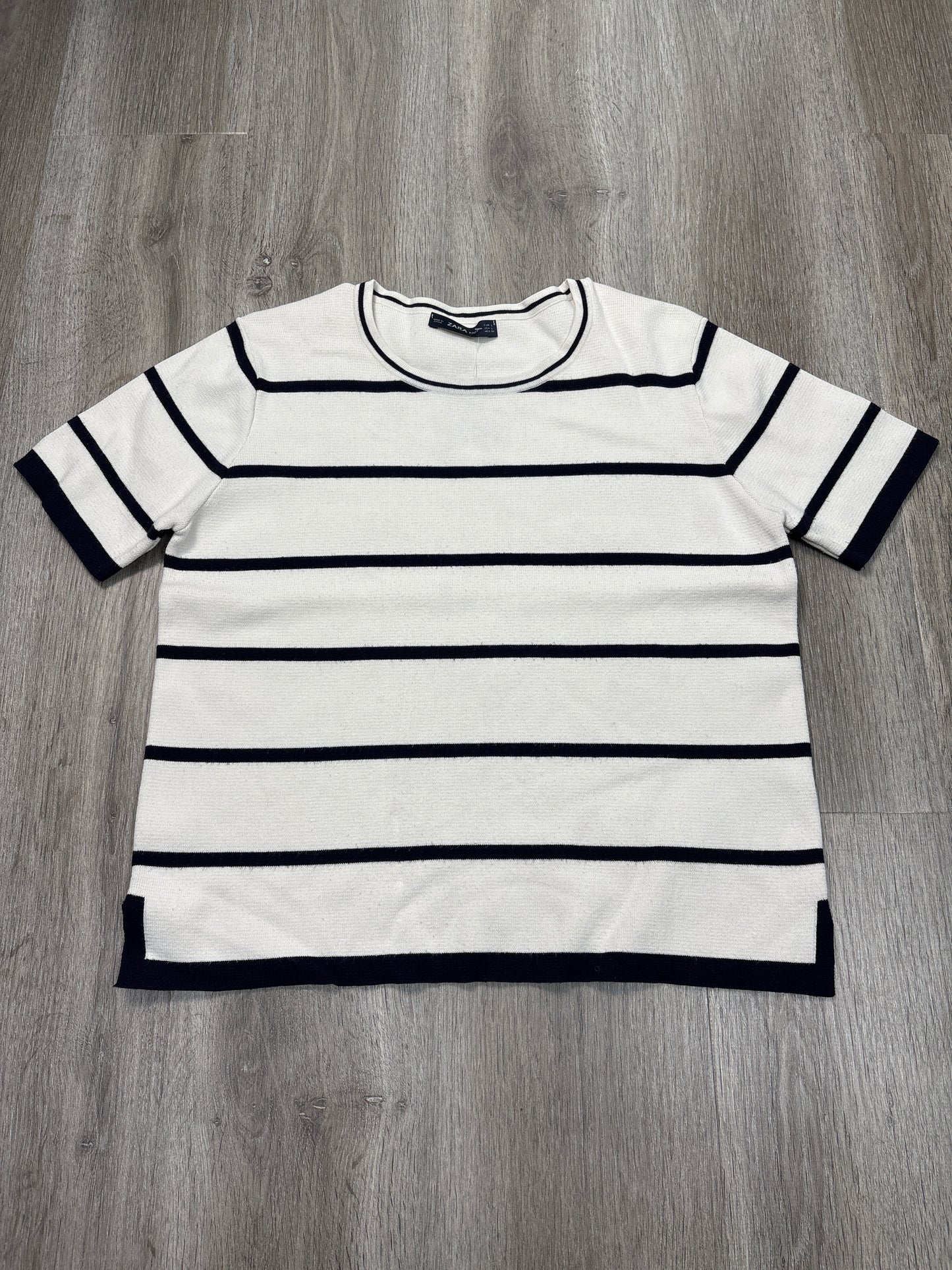 Top Short Sleeve By Zara In Striped Pattern, Size: L