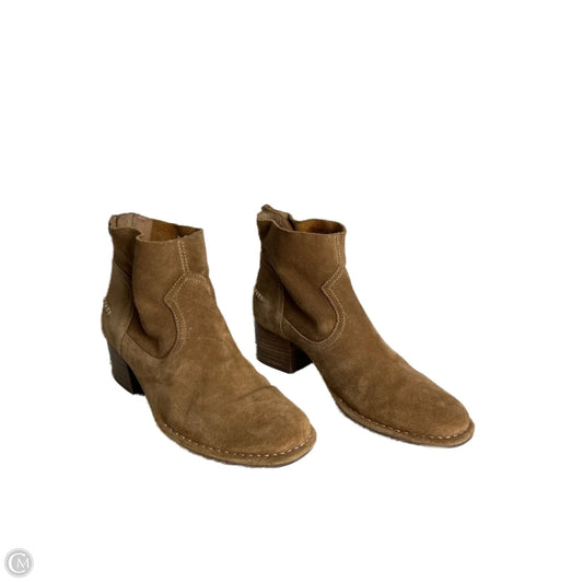 Boots Designer By Ugg In Brown, Size: 8