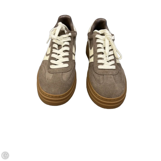Shoes Sneakers By Steve Madden In Brown, Size: 9