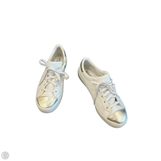 Shoes Sneakers By Skechers In White, Size: 9.5