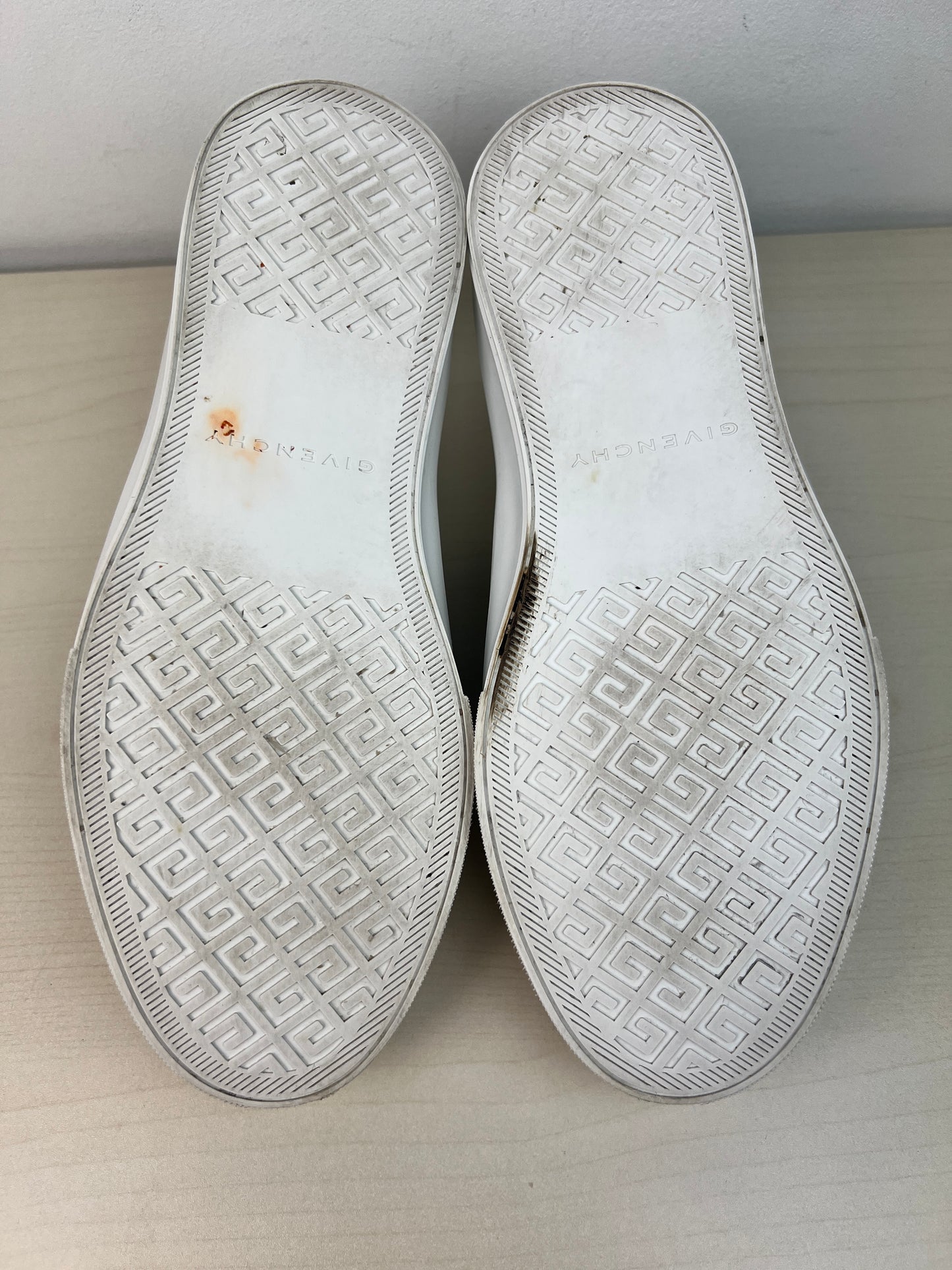 Shoes Luxury Designer By Givenchy In White, Size: 6