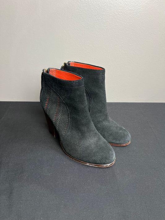 Boots Designer By Coach  Size: 6