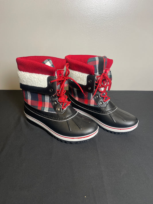 Boots Snow By Forever  Size: 8.5