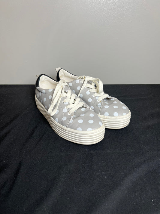 Shoes Sneakers By Zara Basic  Size: 7.5